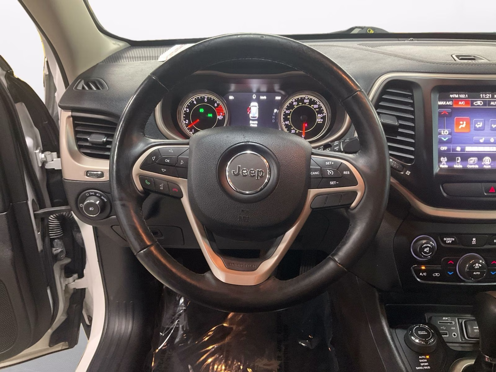 2017 Bright White Clearcoat Jeep Cherokee Limited 4X4 SUV