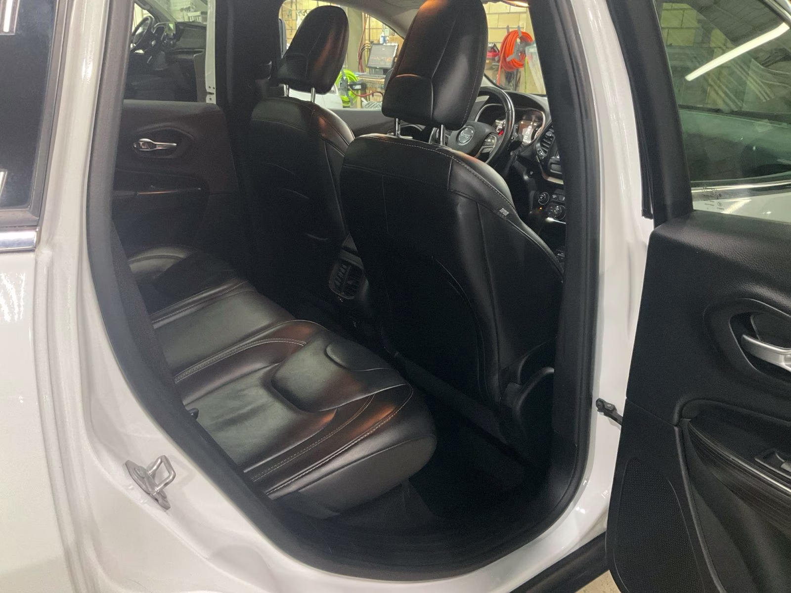 2017 Bright White Clearcoat Jeep Cherokee Limited 4X4 SUV