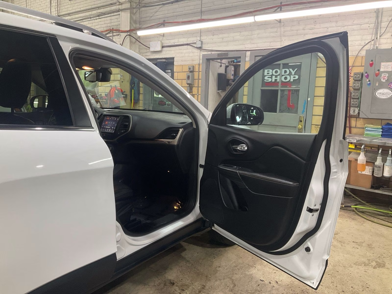 2017 Bright White Clearcoat Jeep Cherokee Limited 4X4 SUV
