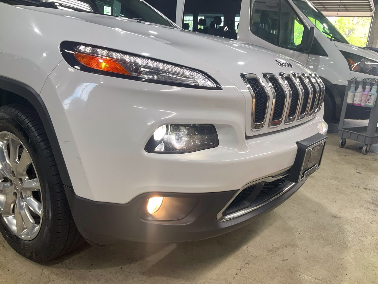 2017 Bright White Clearcoat Jeep Cherokee Limited 4X4 SUV