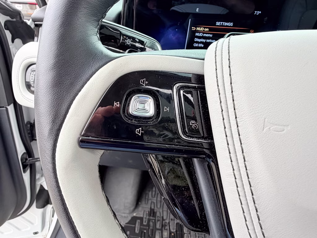 2025 Pristine White Metallic Tri-Coat Lincoln Aviator Reserve RWD SUV
