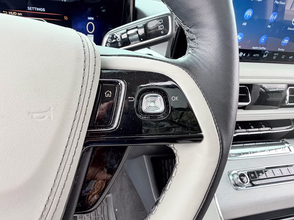 2025 Pristine White Metallic Tri-Coat Lincoln Aviator Reserve RWD SUV