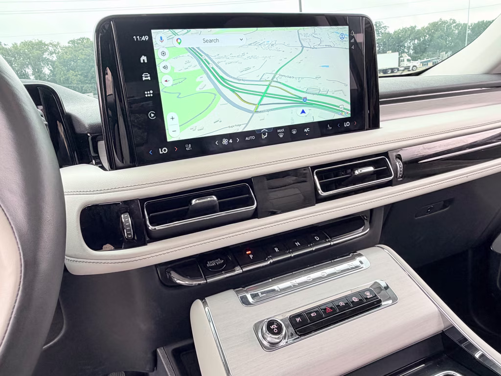 2025 Pristine White Metallic Tri-Coat Lincoln Aviator Reserve RWD SUV