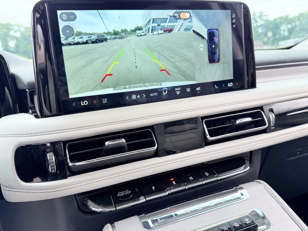 2025 Pristine White Metallic Tri-Coat Lincoln Aviator Reserve RWD SUV