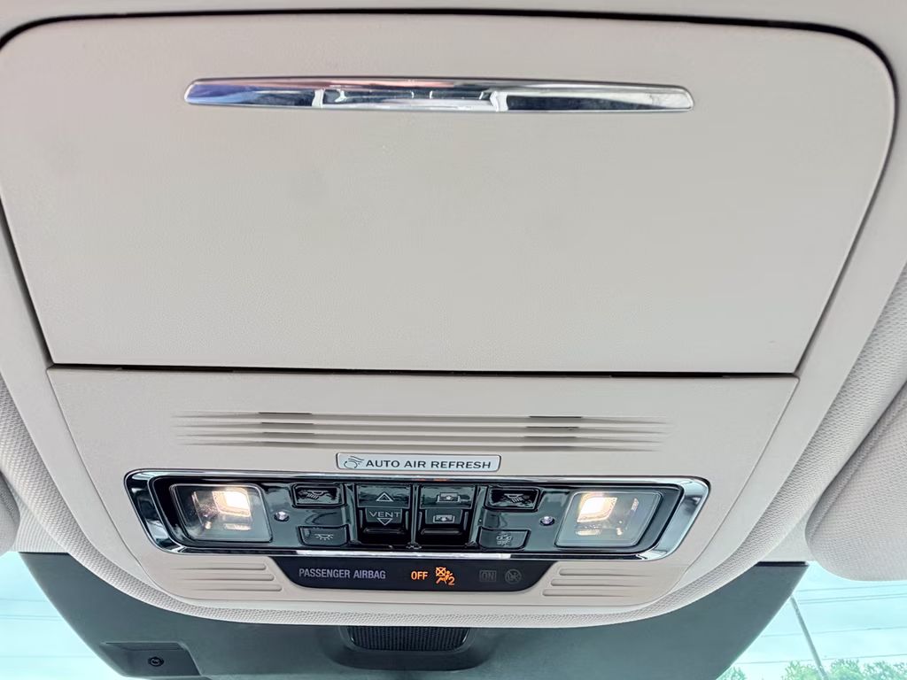 2025 Pristine White Metallic Tri-Coat Lincoln Aviator Reserve RWD SUV