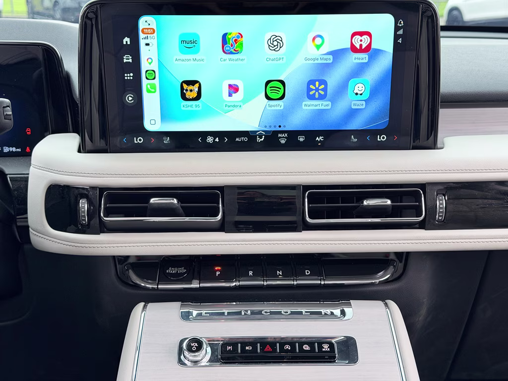 2025 Pristine White Metallic Tri-Coat Lincoln Aviator Reserve RWD SUV
