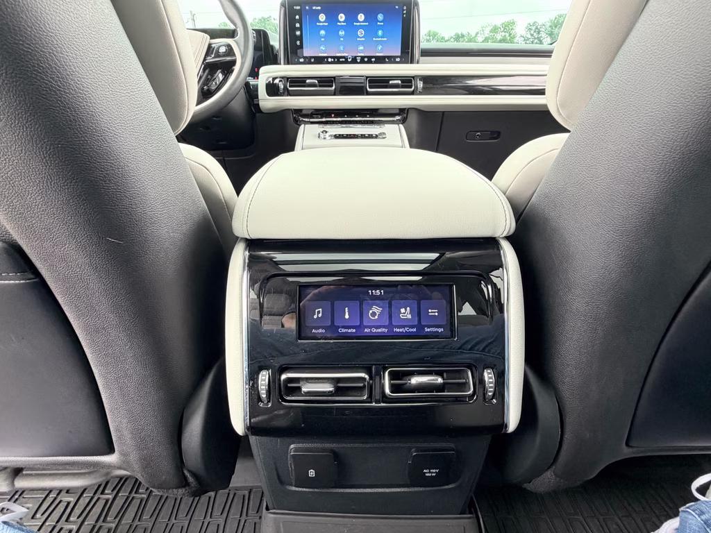 2025 Pristine White Metallic Tri-Coat Lincoln Aviator Reserve RWD SUV