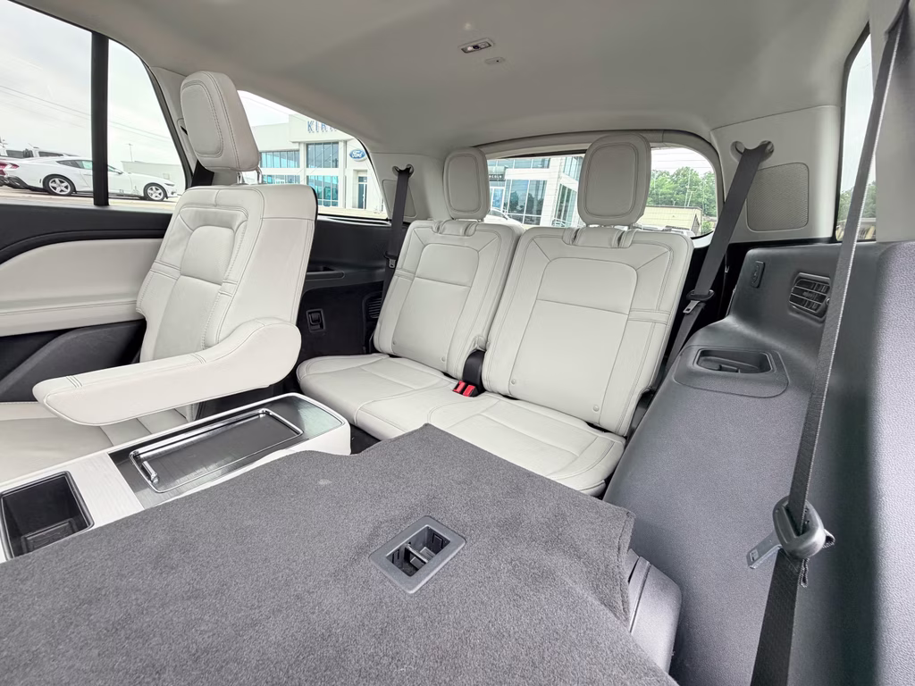 2025 Pristine White Metallic Tri-Coat Lincoln Aviator Reserve RWD SUV