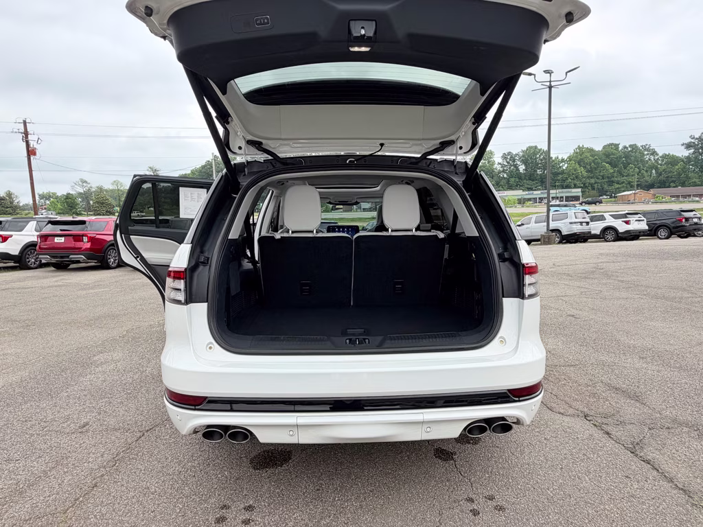 2025 Pristine White Metallic Tri-Coat Lincoln Aviator Reserve RWD SUV