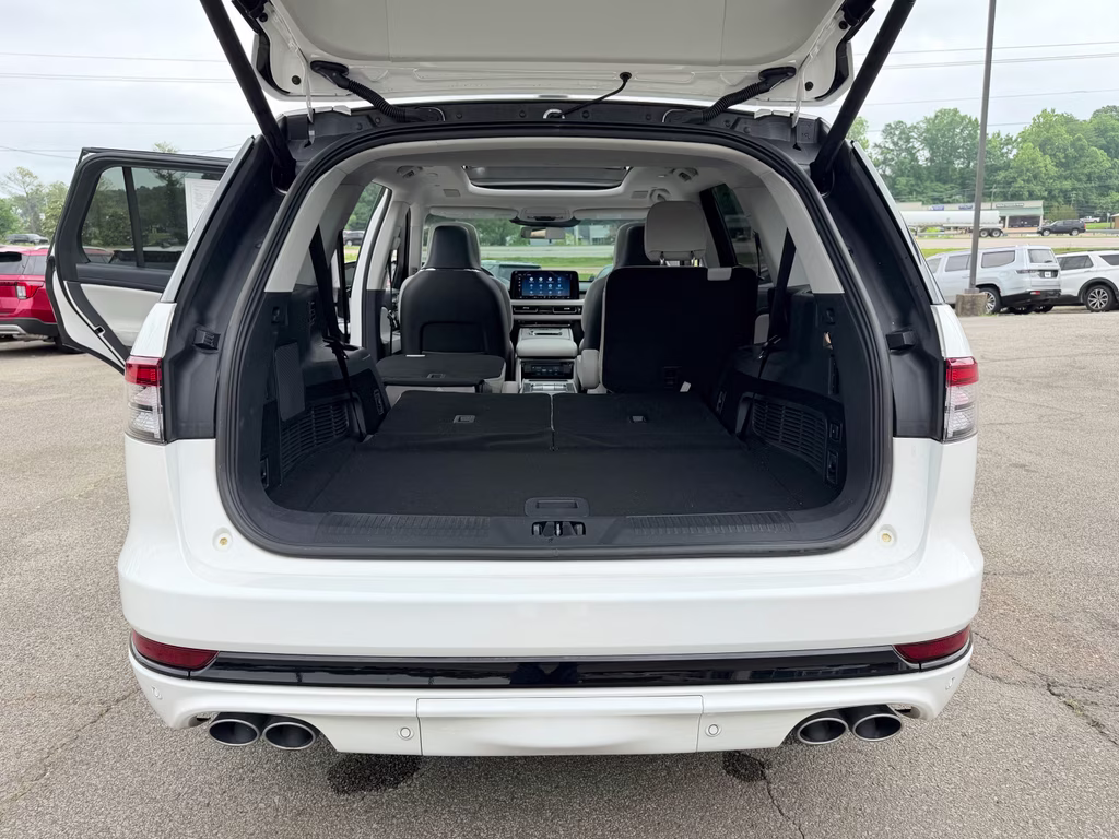 2025 Pristine White Metallic Tri-Coat Lincoln Aviator Reserve RWD SUV