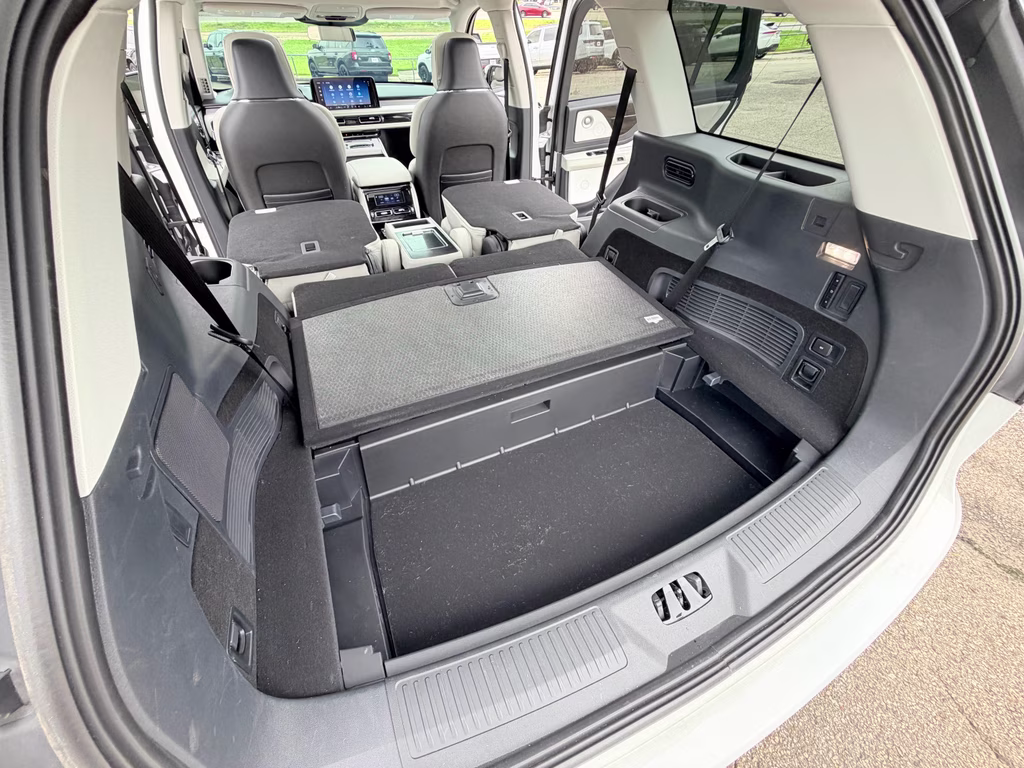 2025 Pristine White Metallic Tri-Coat Lincoln Aviator Reserve RWD SUV