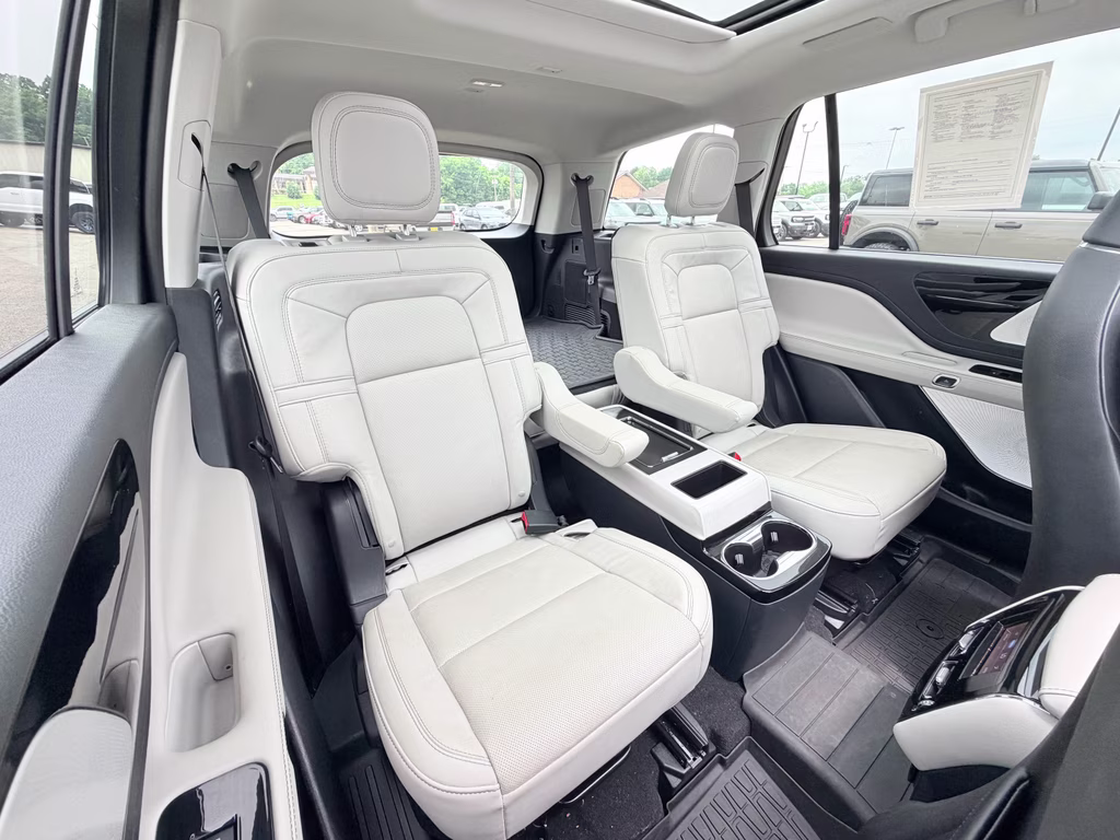 2025 Pristine White Metallic Tri-Coat Lincoln Aviator Reserve RWD SUV