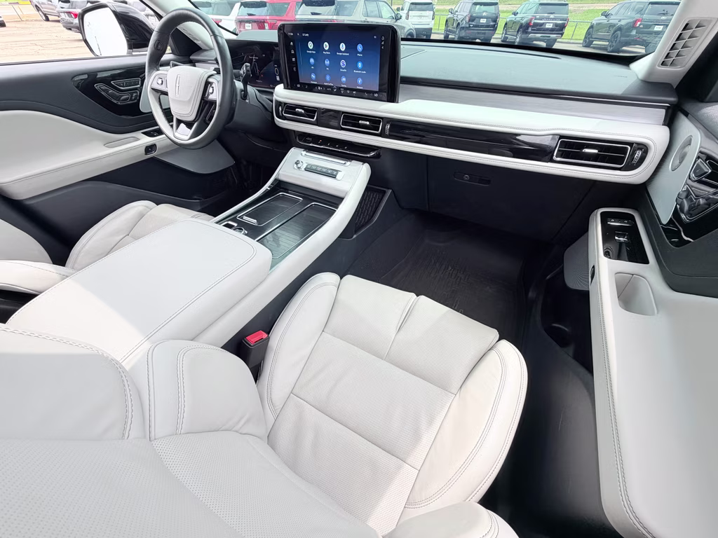 2025 Pristine White Metallic Tri-Coat Lincoln Aviator Reserve RWD SUV