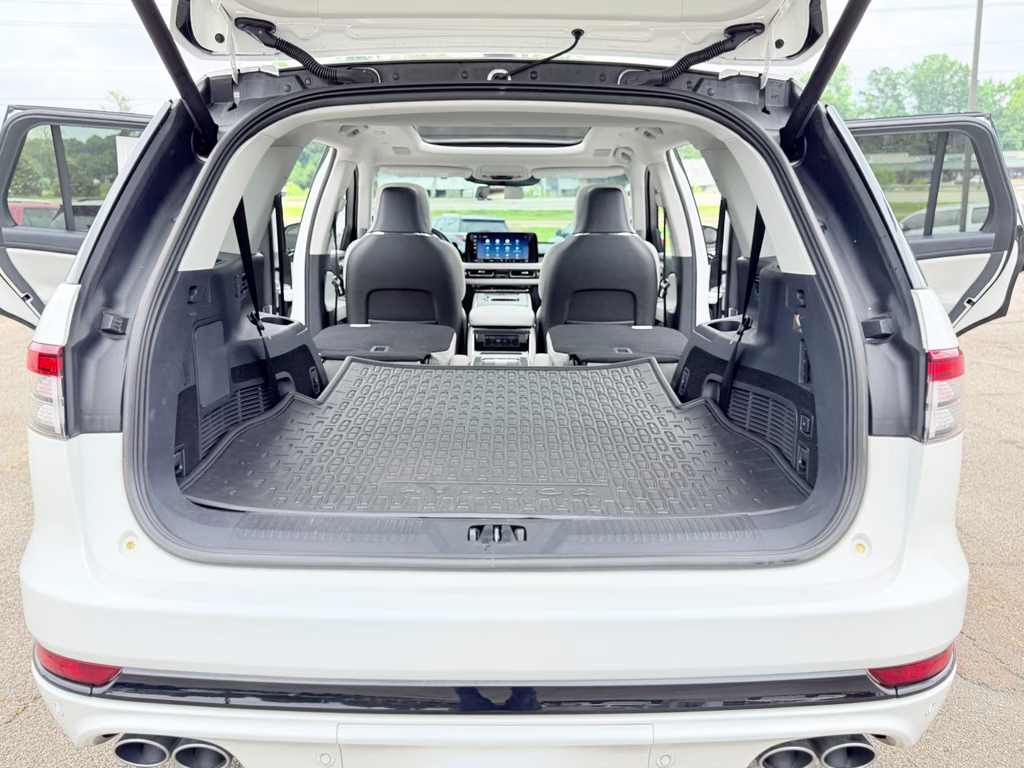 2025 Pristine White Metallic Tri-Coat Lincoln Aviator Reserve RWD SUV