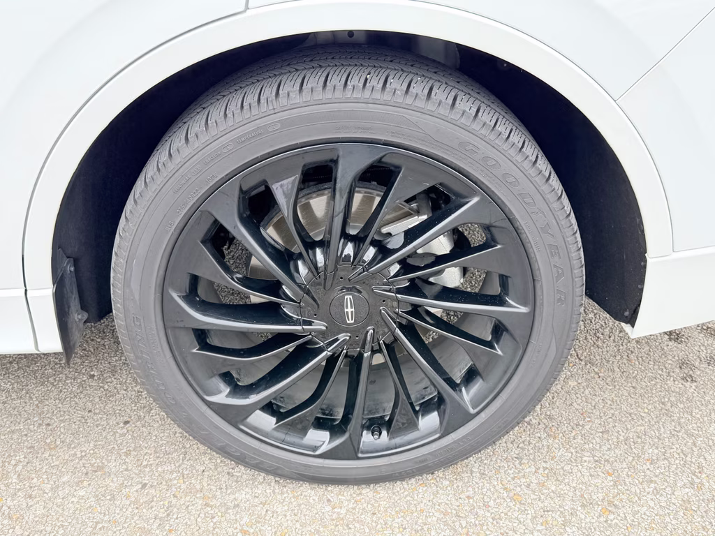 2025 Pristine White Metallic Tri-Coat Lincoln Aviator Reserve RWD SUV