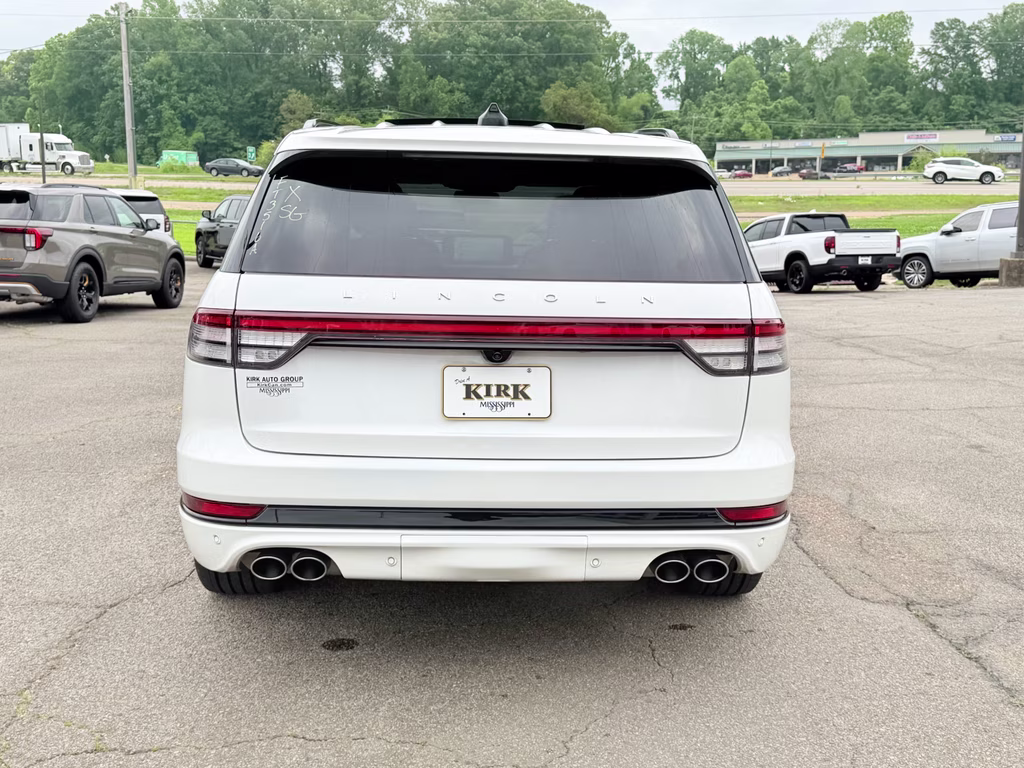2025 Pristine White Metallic Tri-Coat Lincoln Aviator Reserve RWD SUV