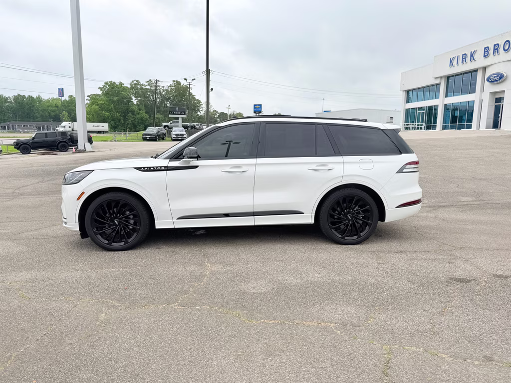 2025 Pristine White Metallic Tri-Coat Lincoln Aviator Reserve RWD SUV