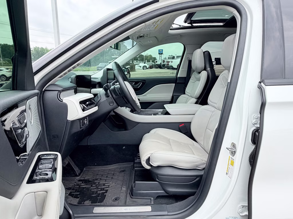 2025 Pristine White Metallic Tri-Coat Lincoln Aviator Reserve RWD SUV