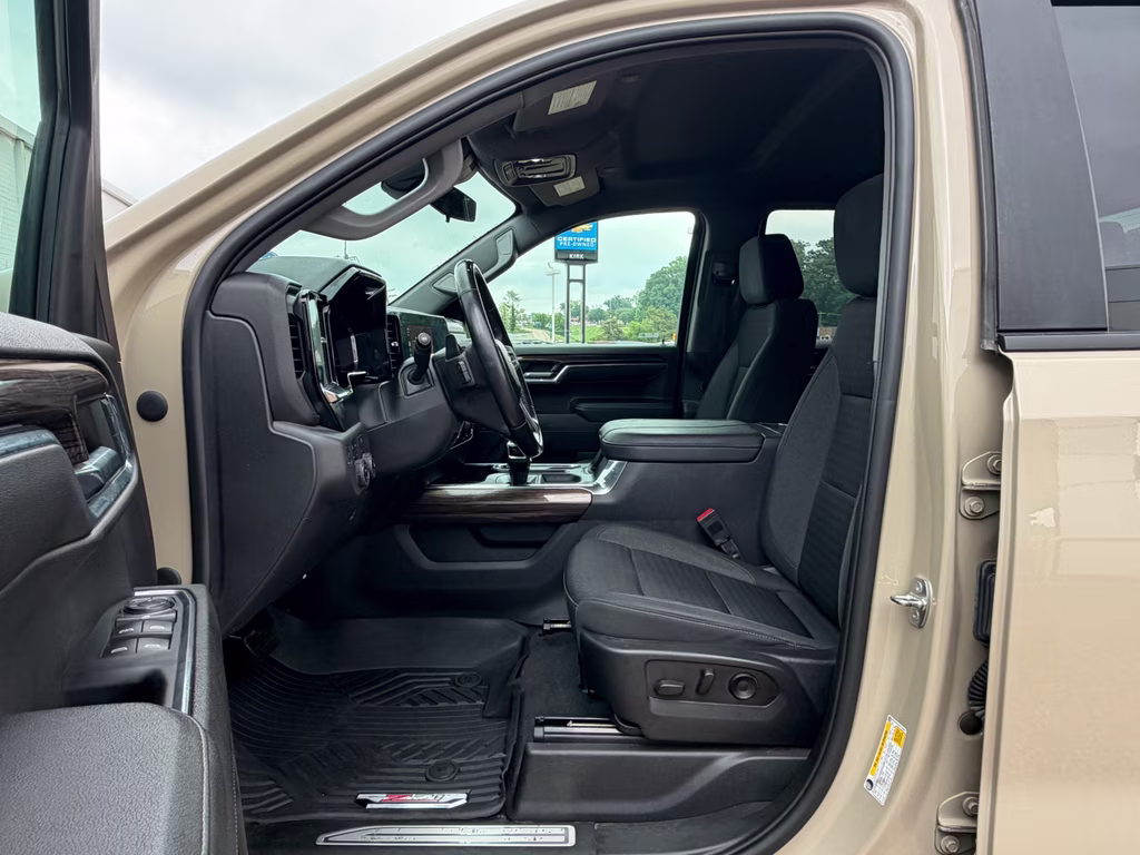2023 Sand Dune Metallic Chevrolet Silverado LT Trail Boss 4X4 Truck