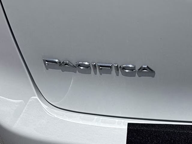 2023 Bright White Clearcoat Chrysler Pacifica Touring L FWD Van