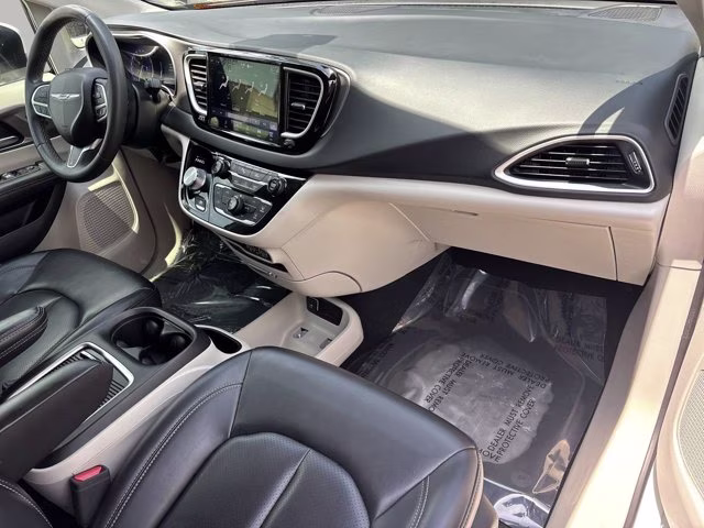 2023 Bright White Clearcoat Chrysler Pacifica Touring L FWD Van