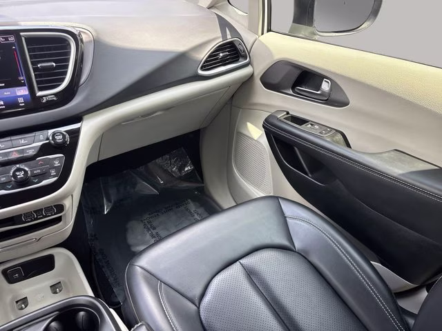 2023 Bright White Clearcoat Chrysler Pacifica Touring L FWD Van
