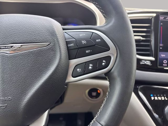 2023 Bright White Clearcoat Chrysler Pacifica Touring L FWD Van