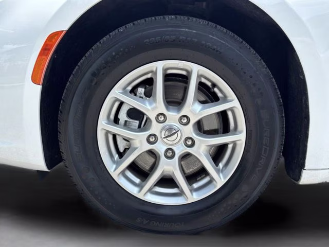 2023 Bright White Clearcoat Chrysler Pacifica Touring L FWD Van