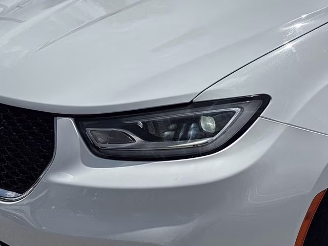 2023 Bright White Clearcoat Chrysler Pacifica Touring L FWD Van