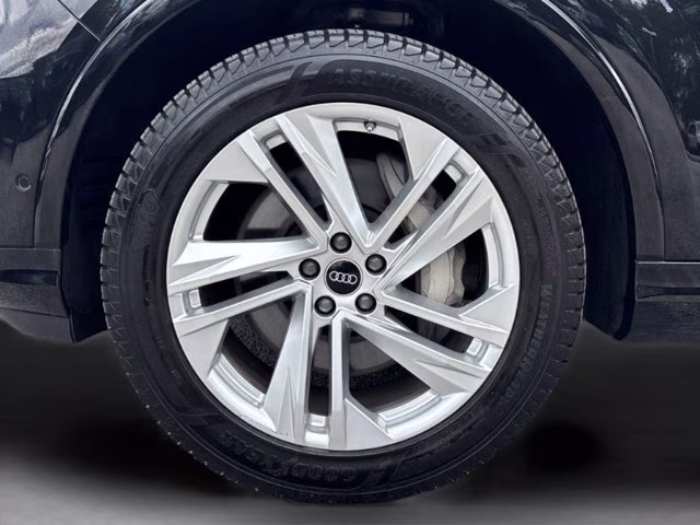 2024 Mythos Black Metallic Audi Q7 55 Premium Plus AWD SUV