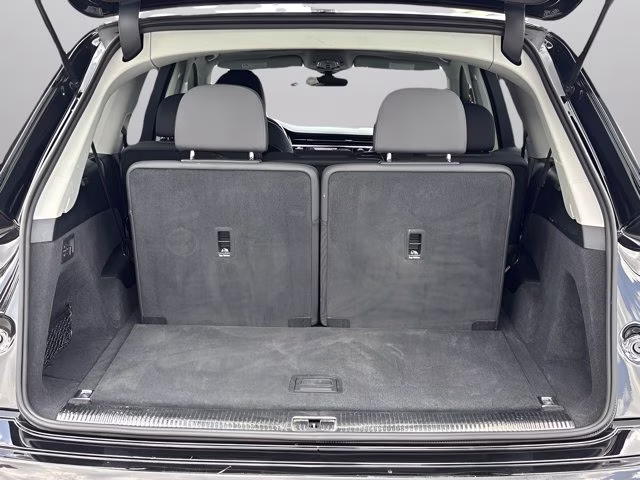 2024 Mythos Black Metallic Audi Q7 55 Premium Plus AWD SUV