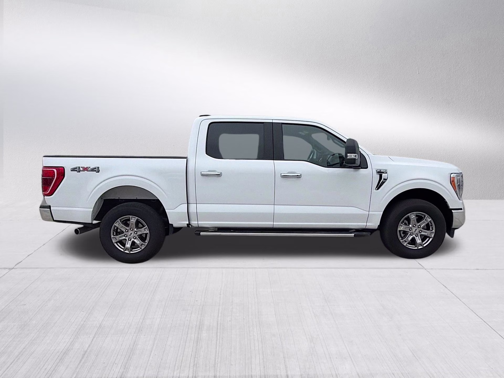 2023 Oxford White Ford F-150 XLT 4X4 Truck