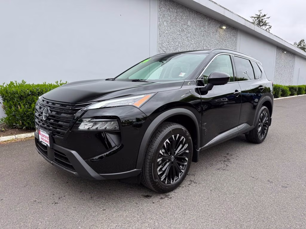 2026 Nissan Rogue Dark Armor AWD's photo