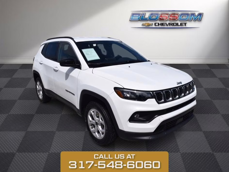 2025 Bright White Jeep Compass Latitude 4X4 SUV