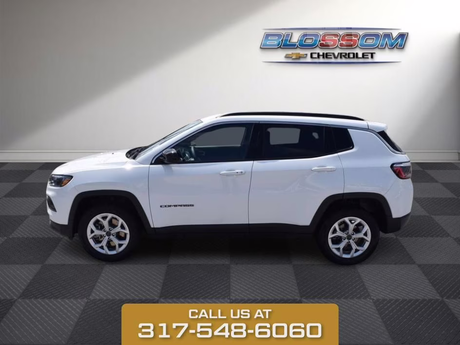 2025 Bright White Jeep Compass Latitude 4X4 SUV