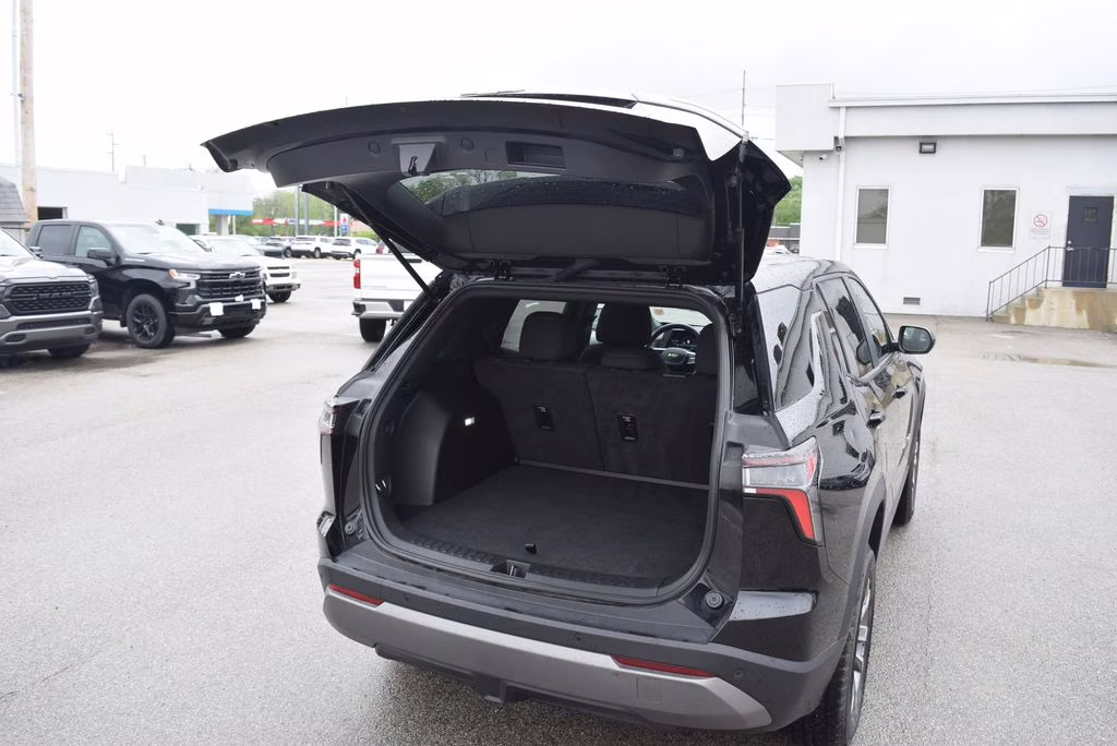 2025 Black Metallic Chevrolet Equinox LT FWD SUV