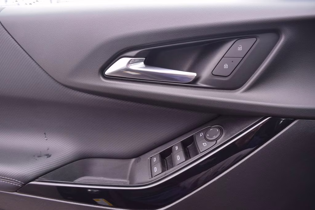 2025 Black Metallic Chevrolet Equinox LT FWD SUV