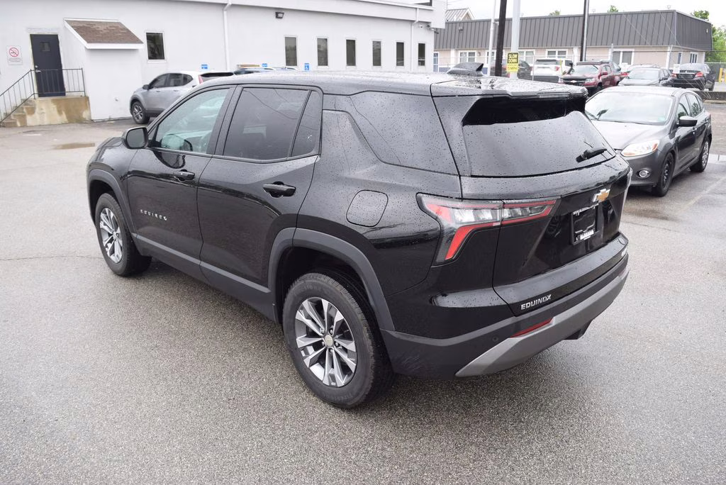 2025 Black Metallic Chevrolet Equinox LT FWD SUV