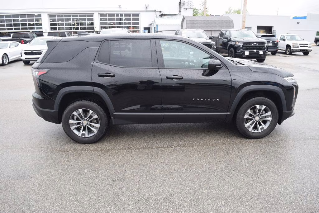 2025 Black Metallic Chevrolet Equinox LT FWD SUV
