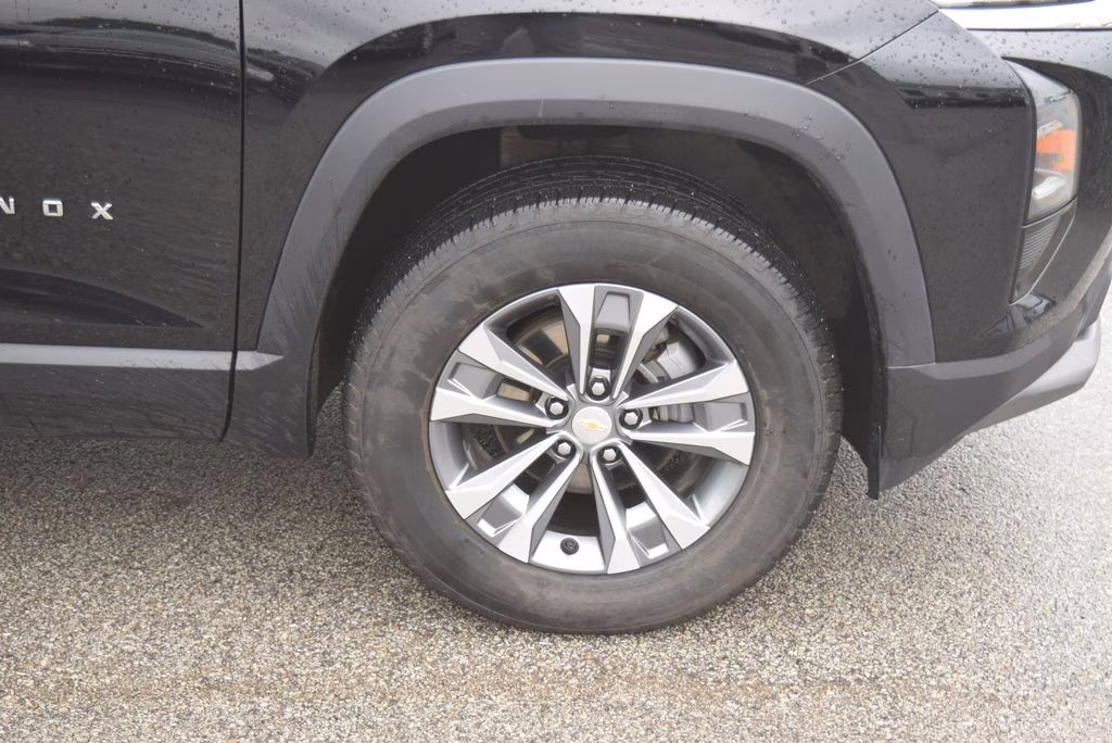 2025 Black Metallic Chevrolet Equinox LT FWD SUV