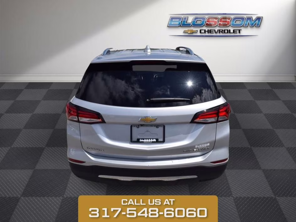 2022 Silver Ice Chevrolet Equinox Premier AWD SUV