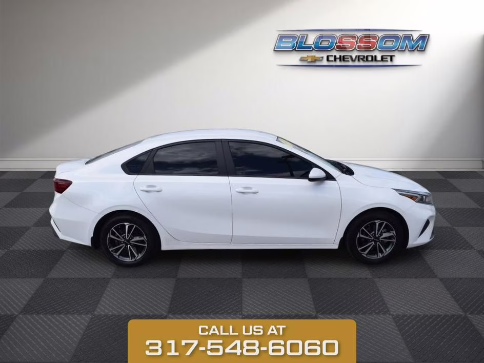 2022 Snow White Pearl Kia Forte LXS FWD Sedan