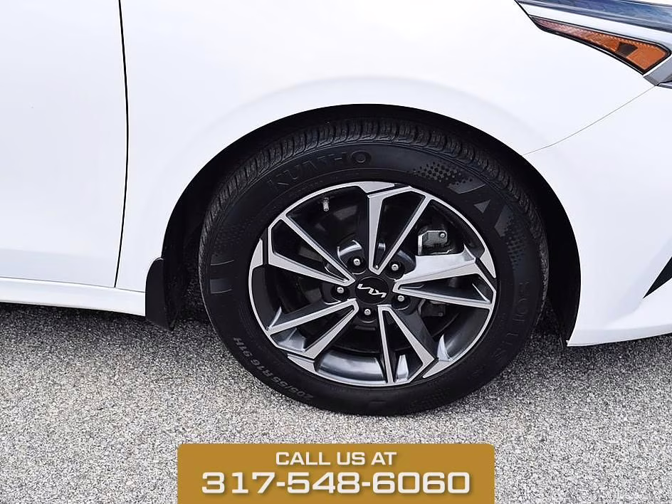 2022 Snow White Pearl Kia Forte LXS FWD Sedan