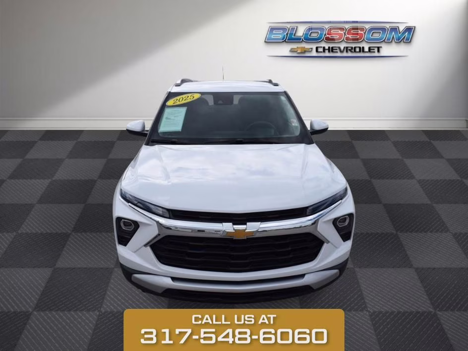 2025 Summit White Chevrolet Trailblazer LT FWD SUV