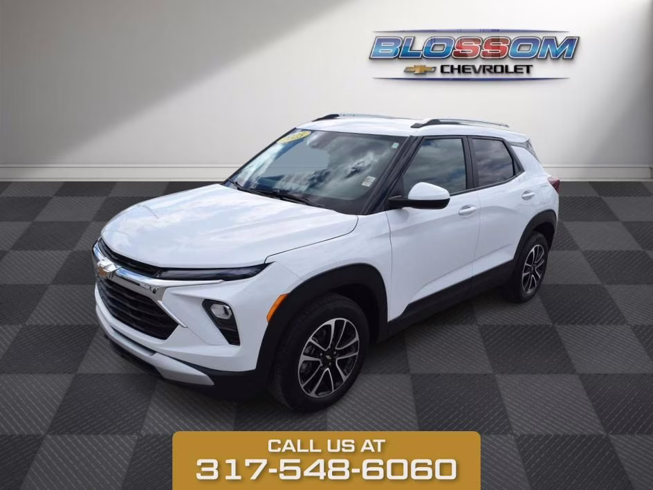 2025 Summit White Chevrolet Trailblazer LT FWD SUV