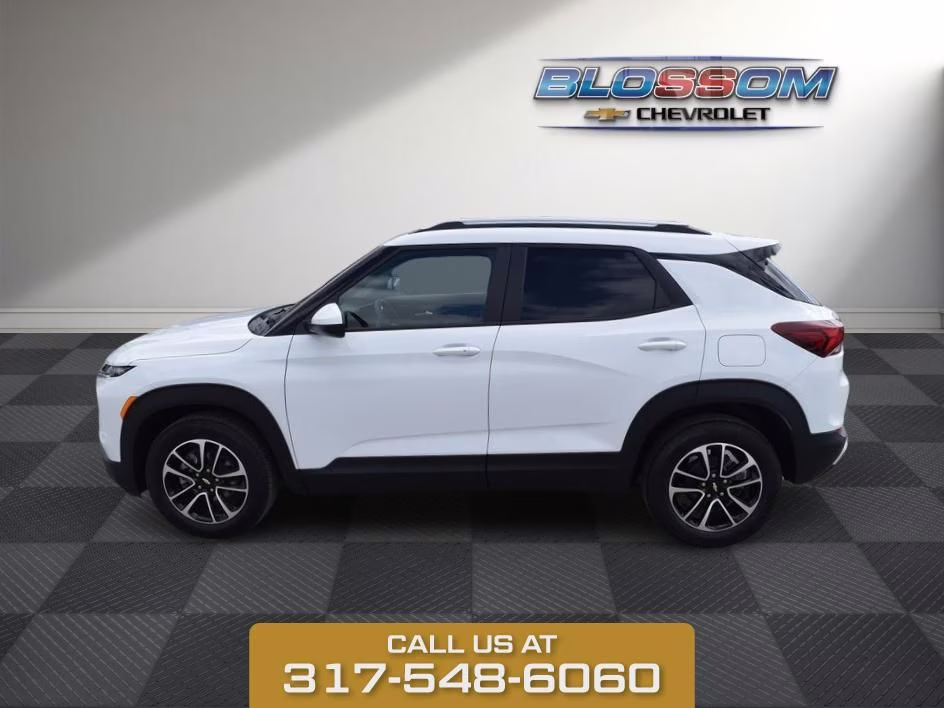 2025 Summit White Chevrolet Trailblazer LT FWD SUV