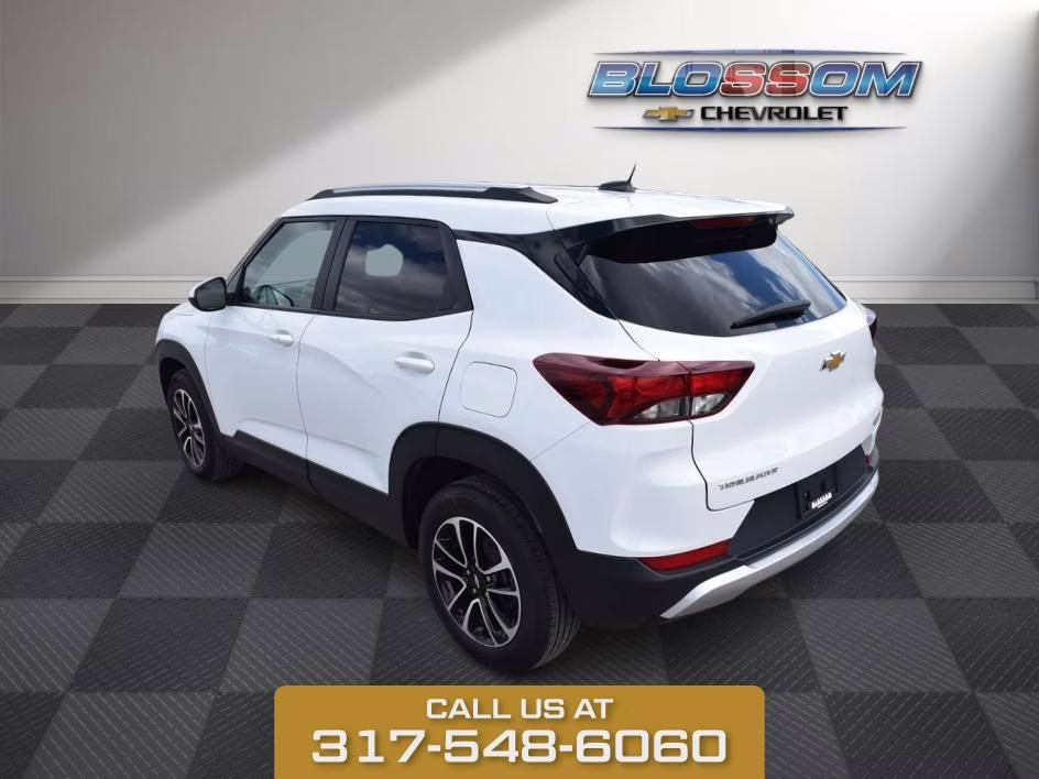 2025 Summit White Chevrolet Trailblazer LT FWD SUV