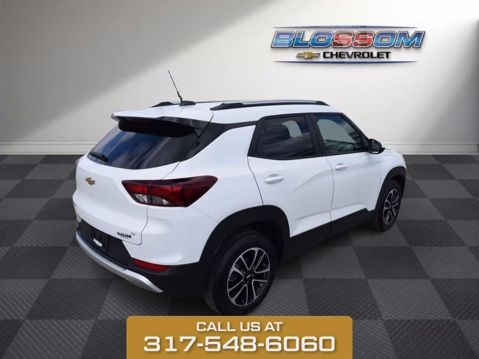 2025 Summit White Chevrolet Trailblazer LT FWD SUV