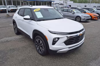 2025 Summit White Chevrolet Trailblazer LT FWD SUV