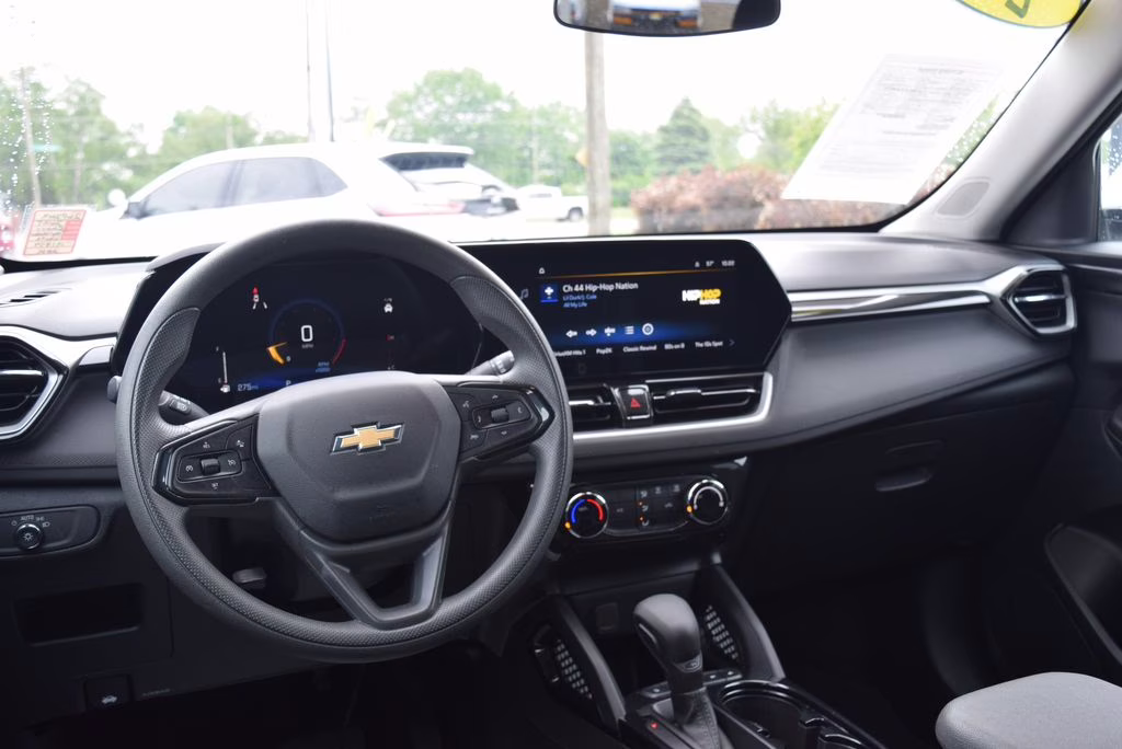 2025 Summit White Chevrolet Trailblazer LT FWD SUV